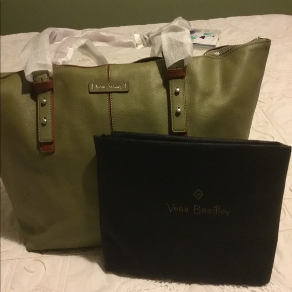 Vera Bradley Handbags - Vera Bradley Purse: Brand New
